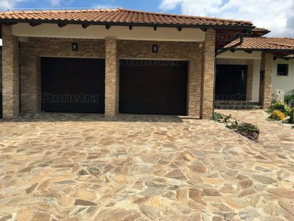 House driveway paved with irregular brown natural stone — Gneiss Brown 15–50 cm, 1–3 cm for exterior paving.