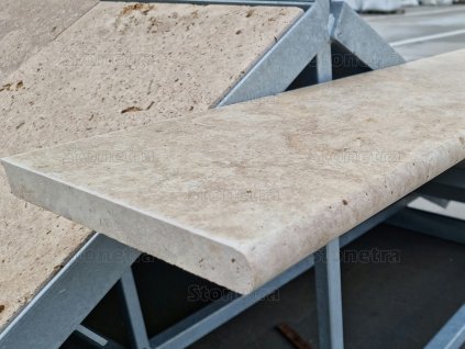 Detail of tumbled stone tread with rounded edge - Travertine Noche, 80×25×3 cm.
