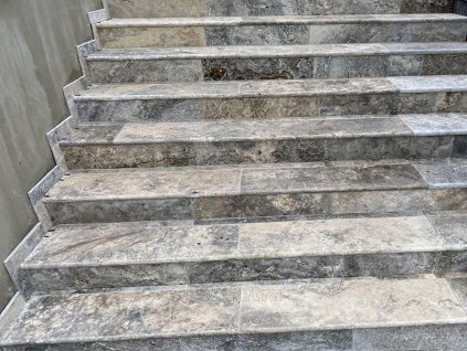 Elegant grey stone staircase with tumbled travertine treads — Travertine Silver, 80×25×3 cm.