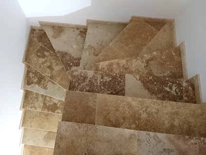 Indoor staircase with rustic tumbled natural stone treads - Travertine Noche, 80×25×3 cm.