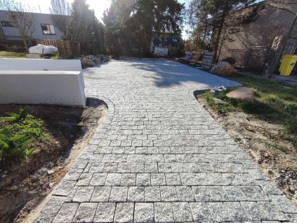 Residential path laid with Granite Grey cobbles 8×8×8 cm — clean sawn edges and split faces.