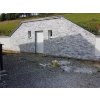 Outdoor stone cladding Quartzite Ice Grey covers a modern cellar wall with light grey quartzite panels.