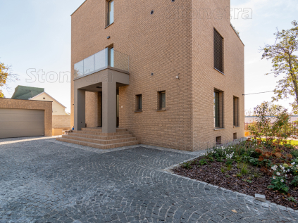 cerna zula kostky 10x10x5 cm realizace