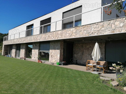 kamenny obklad na zed travertin mandre