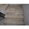 Travertinové schody obkládané s travertinem Classic s oblýma hranama v interiéru