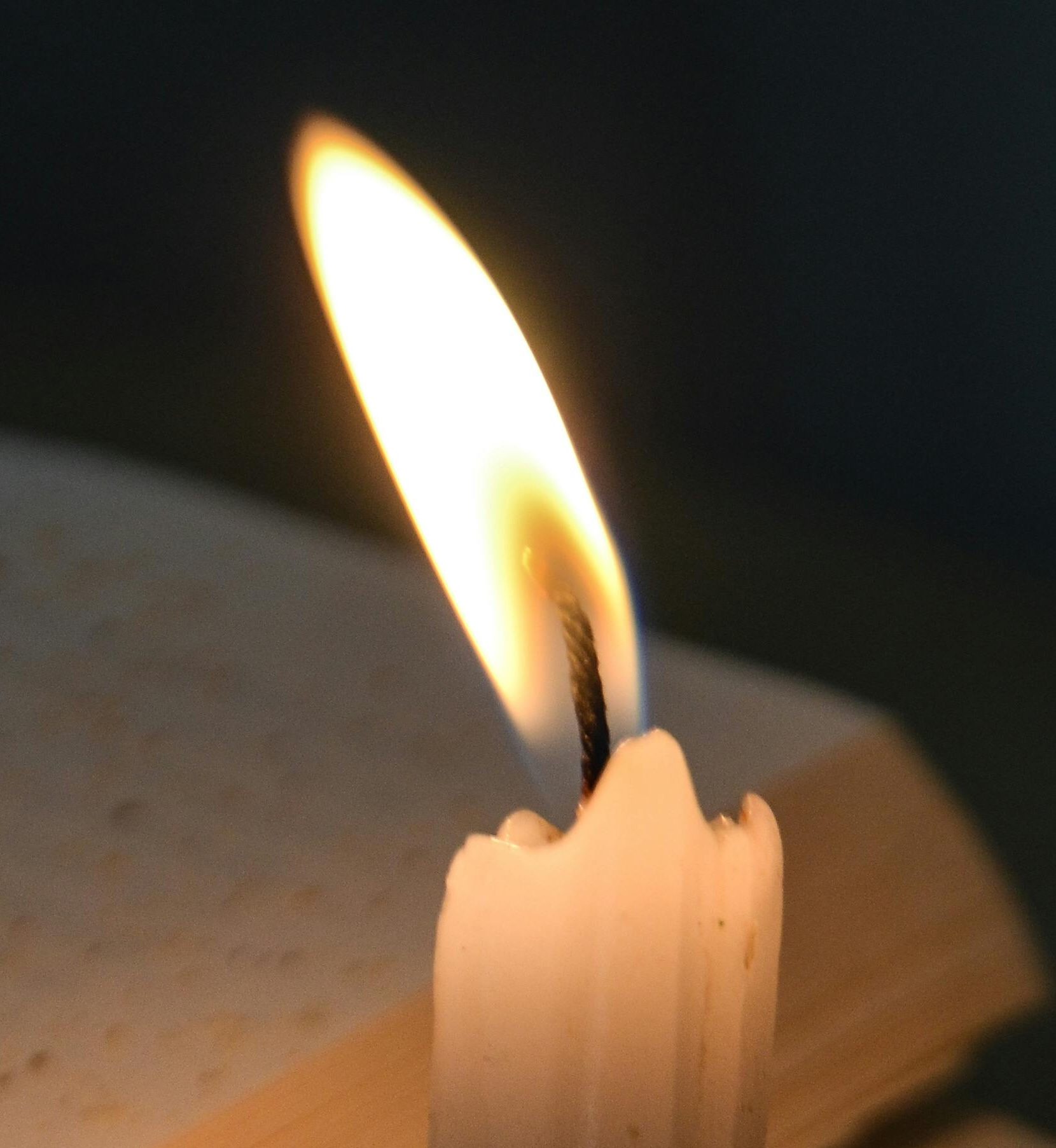 Přírodní složení svíček: Co byste (ne)měli chtít doma dýchat