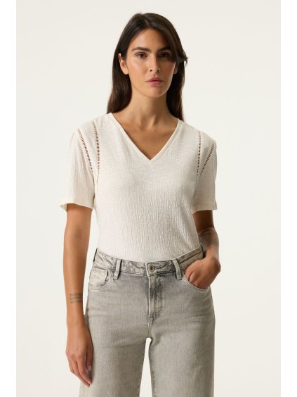 n260207 1448 onmodel front 2000 caa30bf0