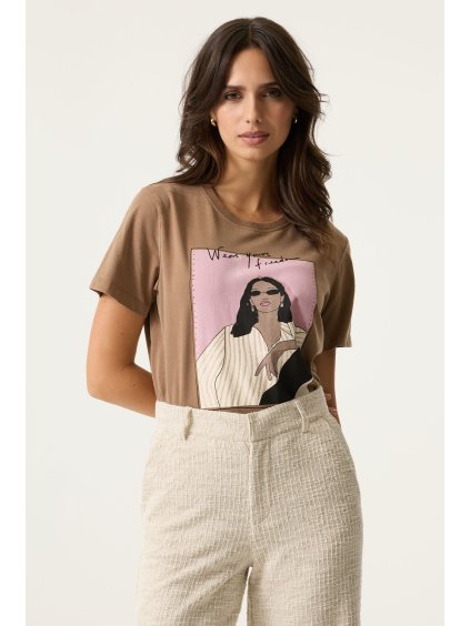 n260203 5232 onmodel front 2000 d6392982