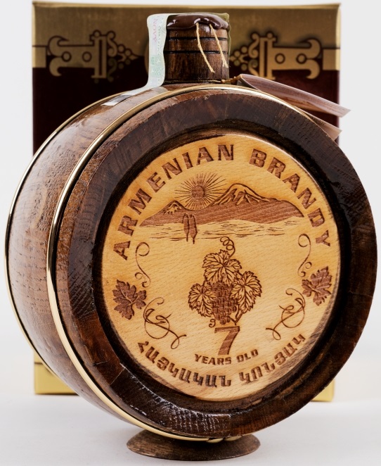 Ijevan Brandy 7yo dřevěný soudek 40% 0,7l (karton)