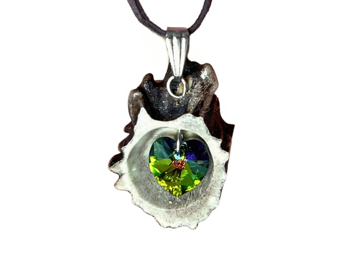 Přívěsek z paroží a Swarovski