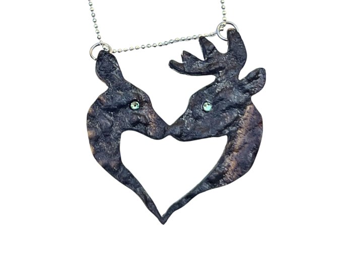 Přívěsek z paroží a Swarovski