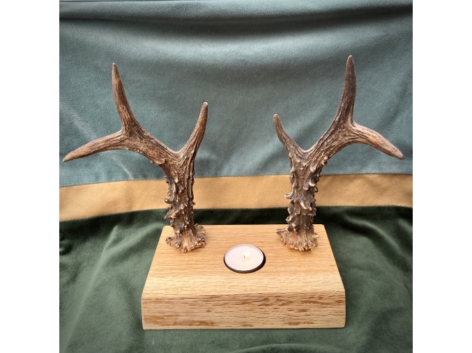 Svícen ze dřeva s parožím