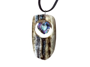 Přívěsek z paroží a Swarovski