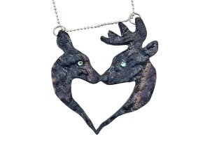 Přívěsek z paroží a Swarovski