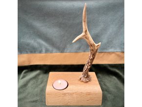 Svícen ze dřeva s parožím