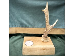 Svícen ze dřeva s parožím