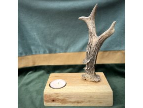 Svícen ze dřeva s parožím