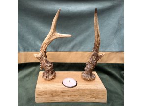 Svícen ze dřeva s parožím