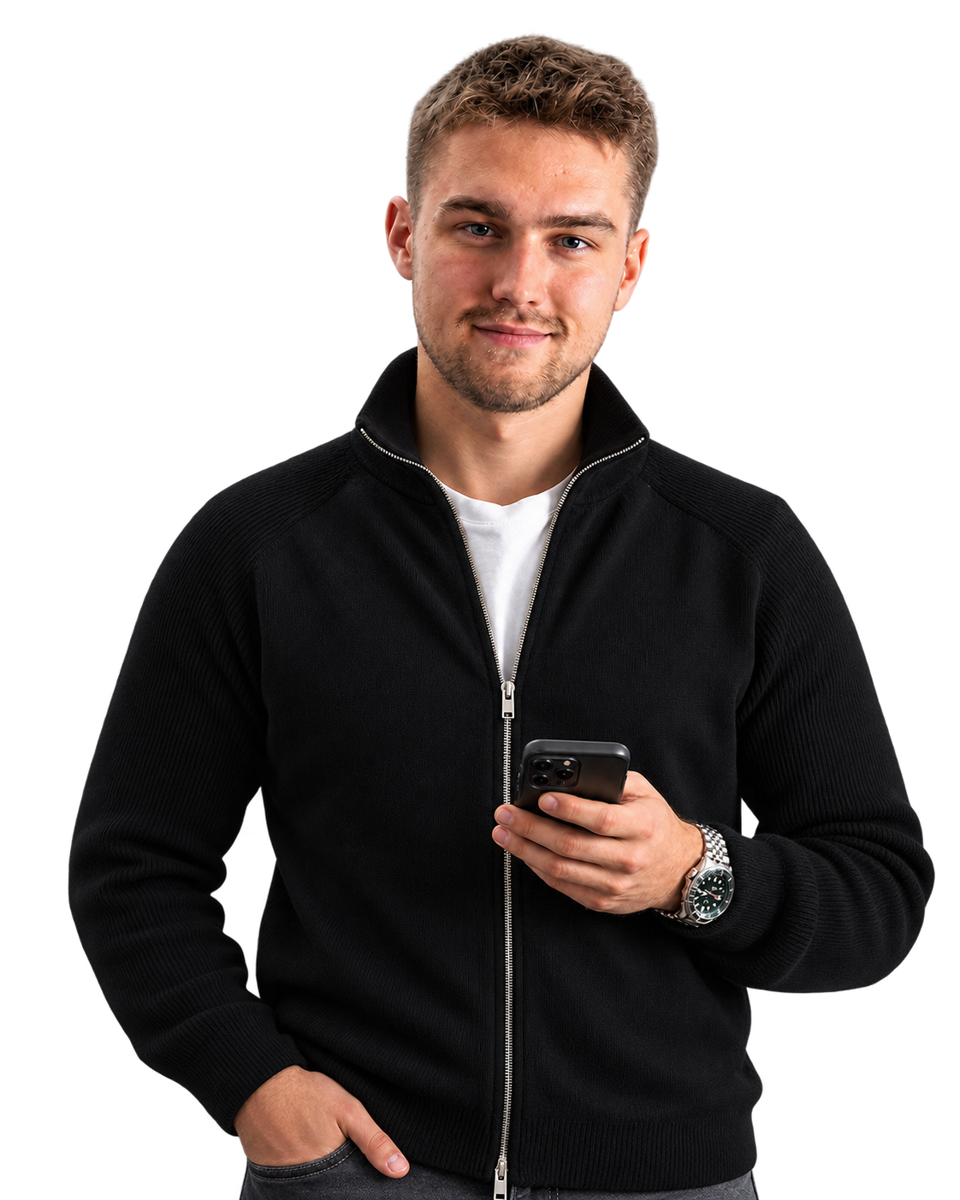 Ondřej Borovski, tvůrce a lektor sTrendem, s mobilem