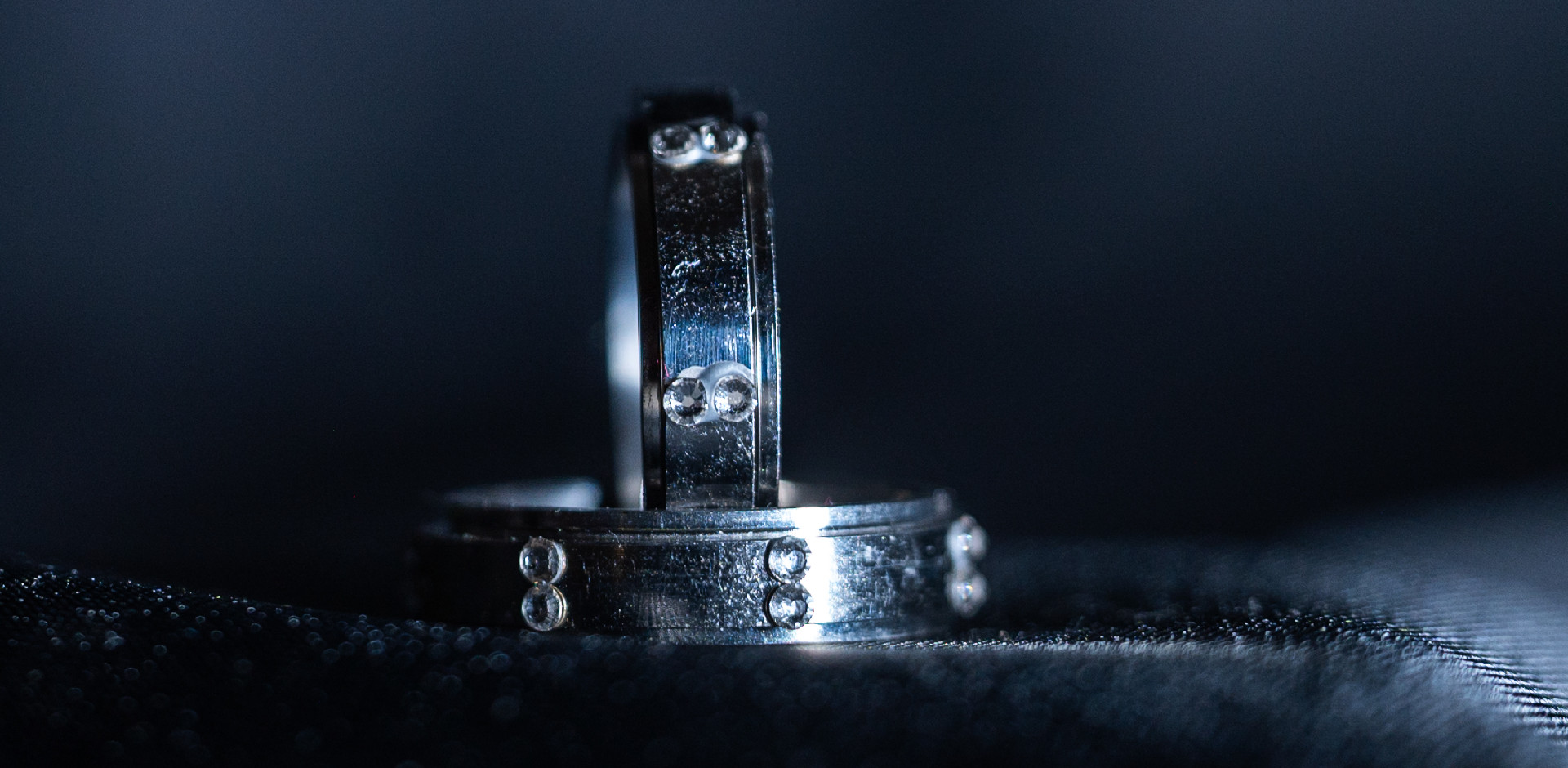 Čierne prstene na sebe