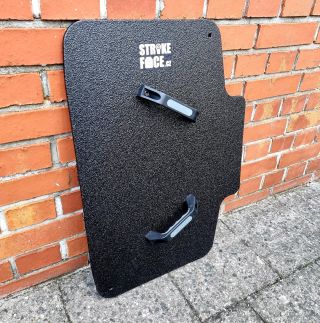 Zadání zákazníka znělo jasně 👊 Štít 75 x45 cm s odolností proti puškovým rážím s možností zapření zbraně. Variabilita...