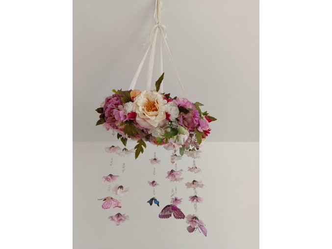 Něžný kolotoč nad postýlku