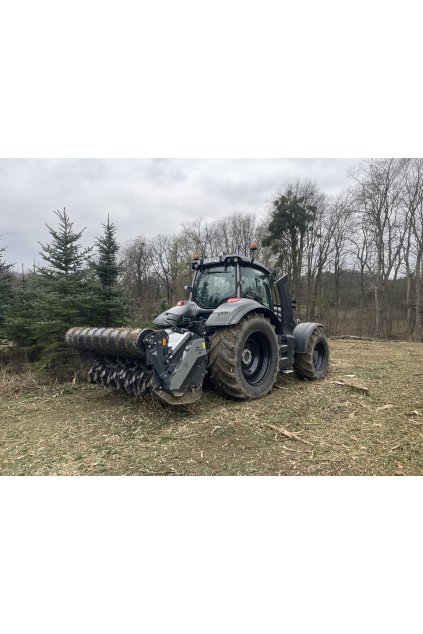 Frézování pozemků frézou FaoFar 2357DT s VALTRA T235