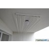 Hliníkový biely stropný sušiak namontovaný cez zateplenie