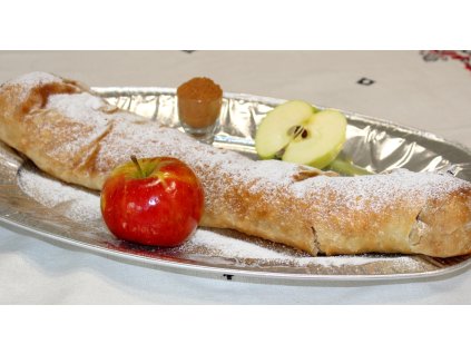 Pravá ťahaná štrúdľa JABLKOVÁ SO ŠKORICOU (celá noha pás) 900g