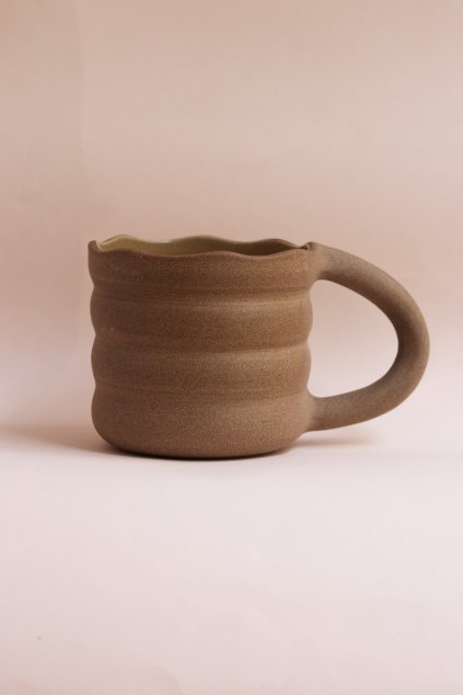 Čajový hrnek toffee seříznutý okraj