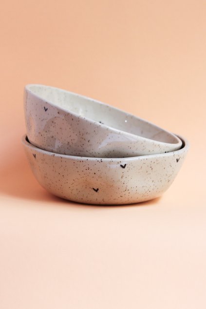 Tečkatá miska s černými srdíčky velká