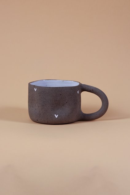 Hrnek tmavý s bílými srdíčky 200 ml