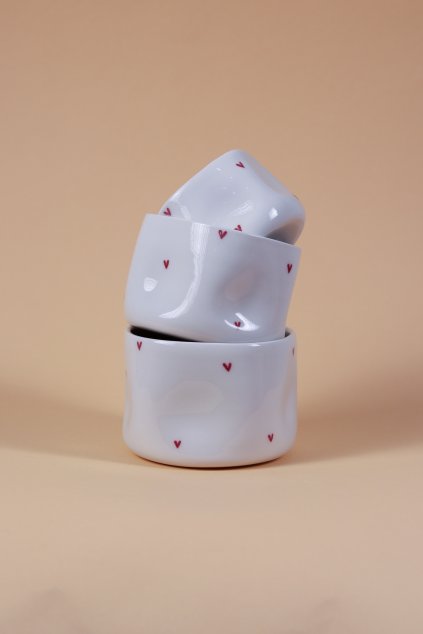 Kalíšek s červenými srdíčky poloporcelán