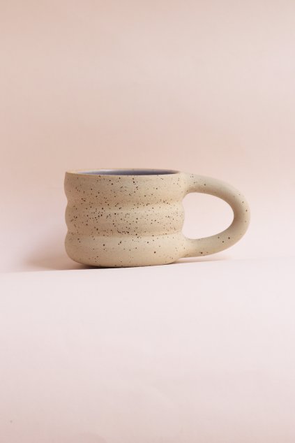 Hnnek vlnkatý s fialkovým vnitřkem