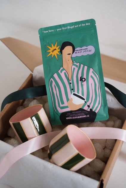 Set kalíšků a kávy Illegal beans | Proužky