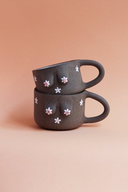 Prsáč hrnek tmavý celokytičkatý