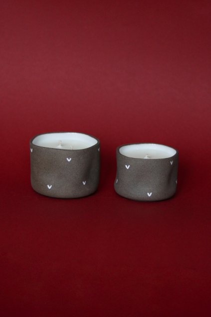 Svíčka tmavá se srdíčky