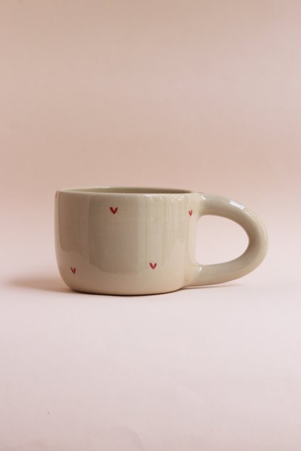 Hrnek s červenými srdíčky 450 ml