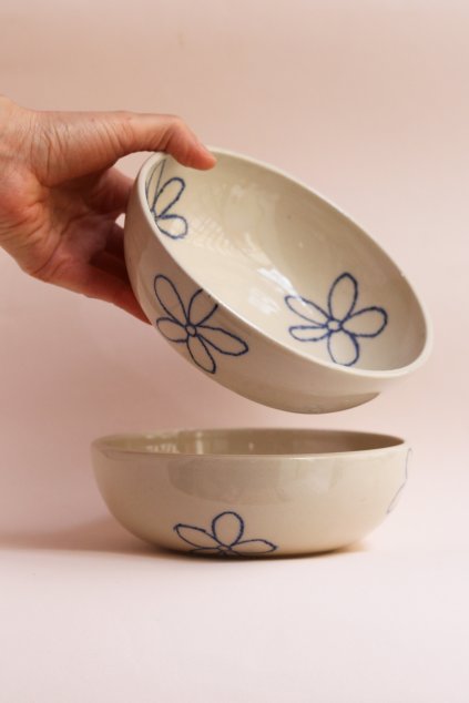 Miska béžová s kreslenými kytičkami