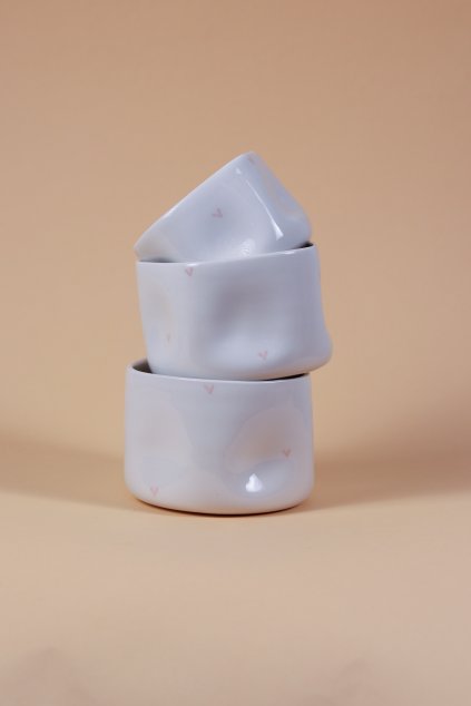 Kalíšek s růžovými srdíčky poloporcelán