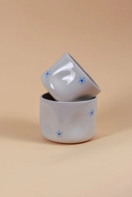 Kalíšek modré jarní kytičky pomačkaný