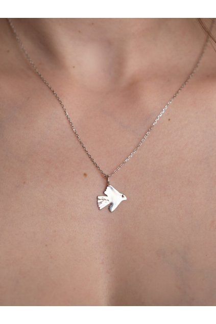stříbrný náhrdelník s holubičkou Dove, autorský šperk Studimo