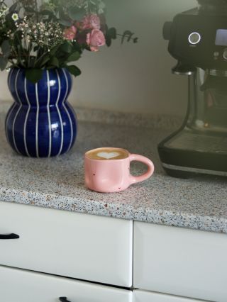 “Jsi skvělá máma” hrnek 💓 Váš oblíbenec v naskladnění ve čtvrtek 5.3. v 19:30 🌸 Tentokrát jich uděláme snad dost 💓 budou...