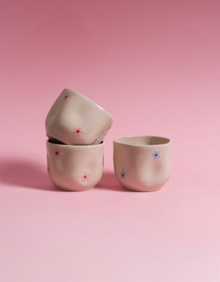 Jaro je skoro tady! 🌸 A my vám představujem první jarní novinky, které budou v naskladnění už příští čtvrtek 26.3. v...