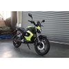 E-motocykel T-Cros zelený v exteriéri, ekologický elektrický motocykel