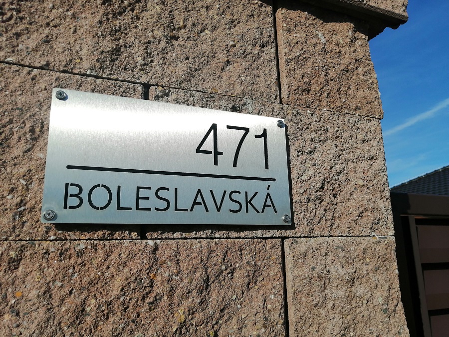 Jak vznikají tabulky s číslem popisným na zakázku?