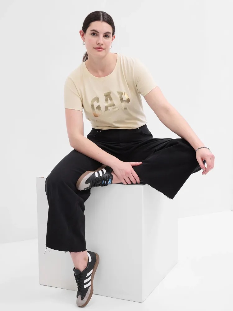 GAP SS CLASSIC TEE dámské tričko s krátkým rukávem béžová s lesklým nápisem Velikost: XXS