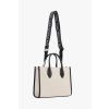 Modernost a sebevědomí Vám dodají neotřelé hrany této minimalistické kabelky   Kabelka se nosí v ruce, na zápěstí nebo pomocí přídavného pásku také na rameni  Odnímatelný a nastavitelný crossbody popruh z nylonu (90-130 cm), připevněný pomocí karabinek