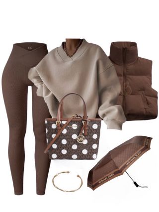 Podzimní kolekce je tu! Rozjasněte svůj šatník ve chmurných dnech 🍁🍂 Minimalistická kabelka do ruky či jako crossobody...