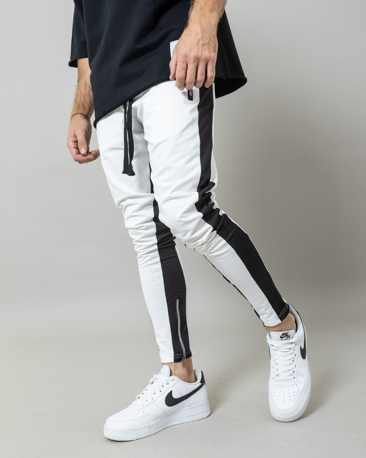 Biele slim fit tepláky GEOXES Veľkosť: L